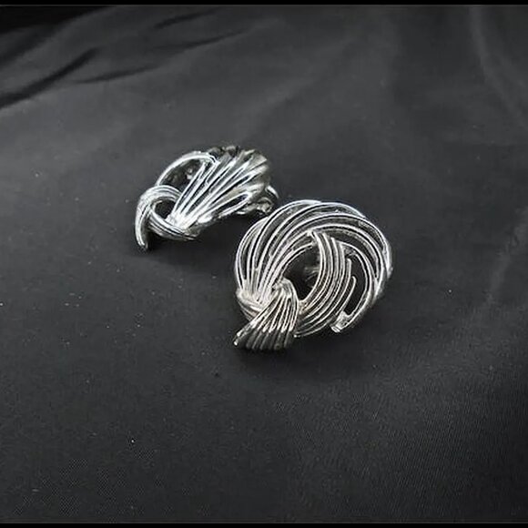 Vintage Coro Clipons Classic Clip Earrings Silvertone Earring Set - Picture 5 of 14